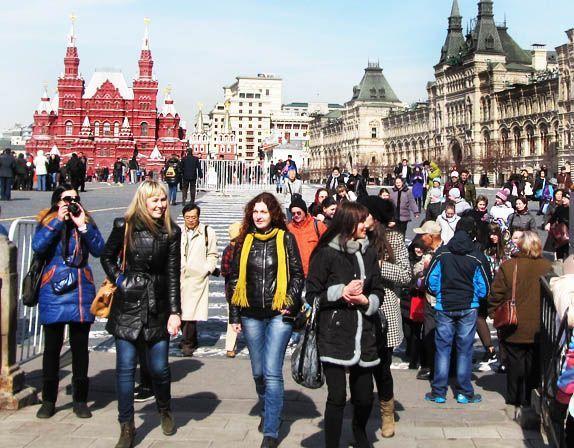 Москва занята. Туристы посещают в Москве. Москва места для посещения турис. Туристы в городе всегда посещают в Москве. Места которые посещают туристы в Москве.