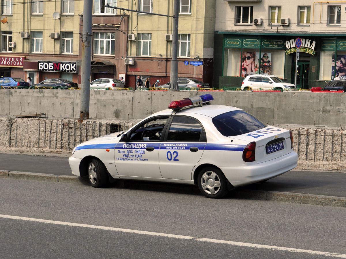 Машины гаи в москве. Машина ДПС. Полиция Москвы машины. Московская полиция машины.