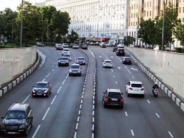 Ремонт улиц москва. Скоростной режим на Каширском шоссе. Русские ездят по правой стороне. Кто ездит по шоссе.