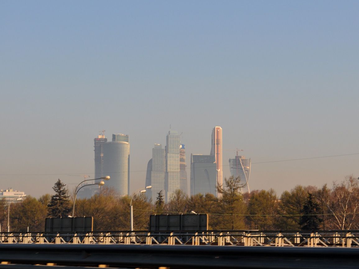 Воздух в москве. Загрязнение атмосферы в Москве. Загрезнение атмосефры Моква. Атмосфера Москва. Загрязнители воздуха в Москве.