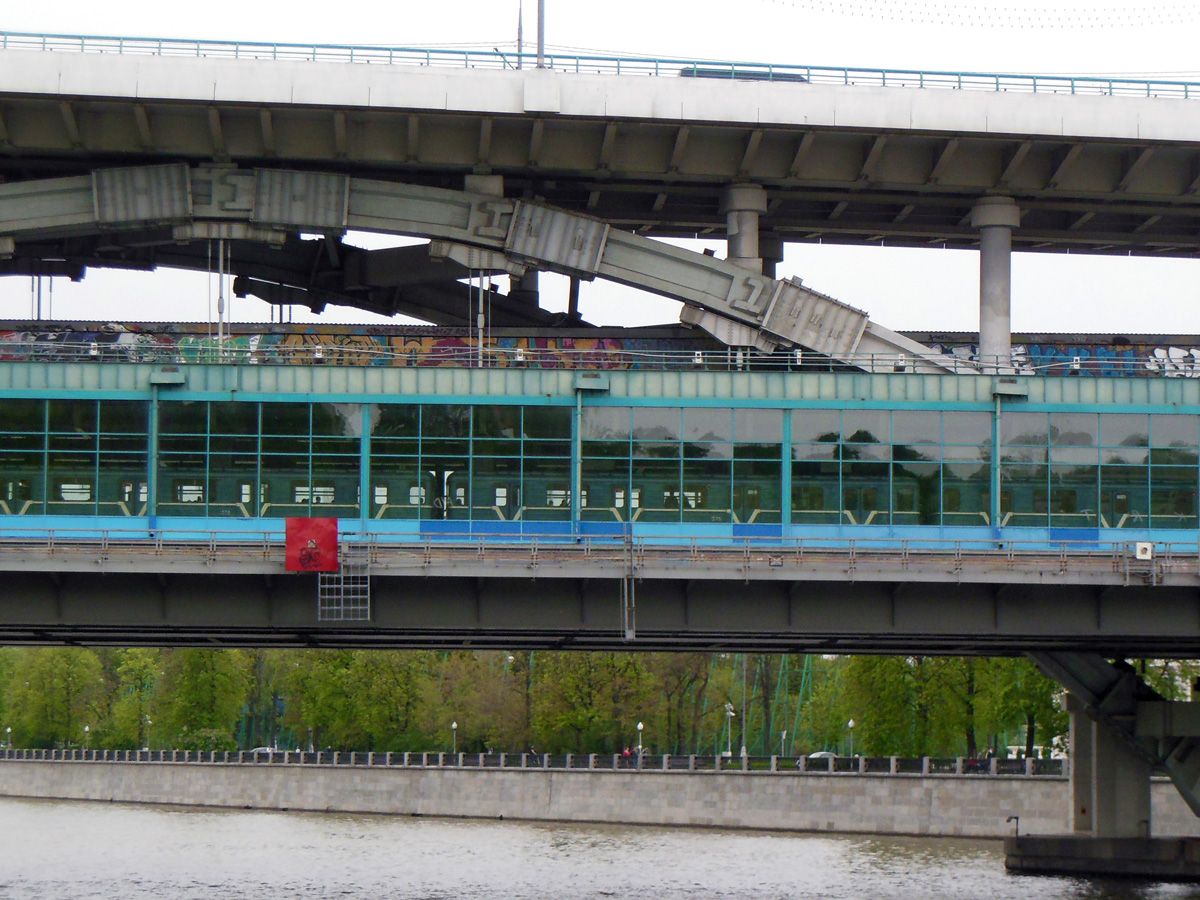 Воробьевы горы метро. Станция метро Воробьевы горы Москва. Метромост Москва Воробьевы горы. Станция метро Воробьевы горы снаружи. Станция Воробьевы горы.