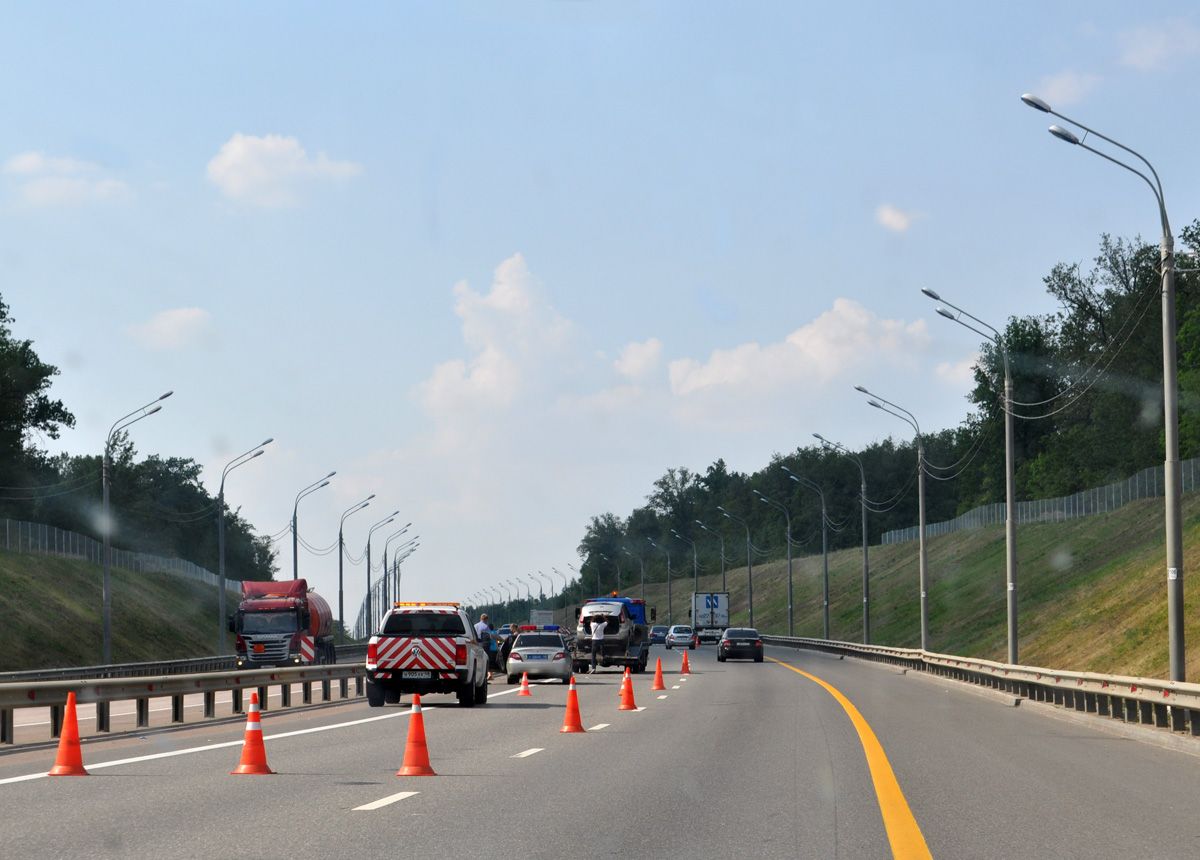 Автомобиль объехал москву по кольцевой дороге