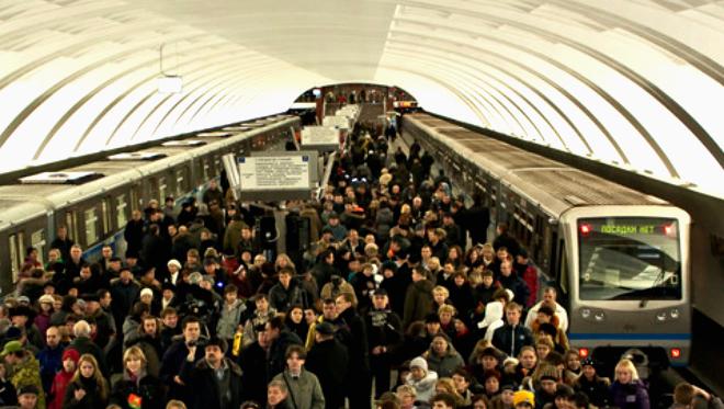 Москва метро утром. Метро Котельники час пик. Час пик в метро Косино. Станция метро Котельники в час пик. Метро Котельники пик.