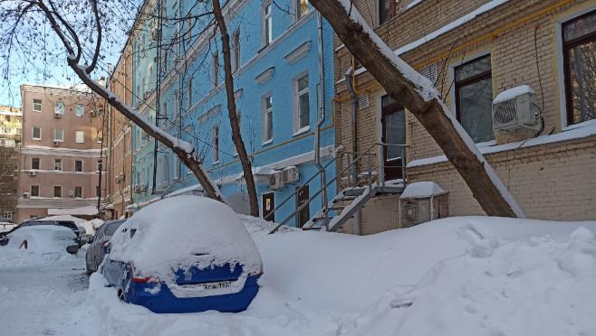 В москве выпал снег. Москва снегопад 2021. Снег в Москве. Много снега в Москве. Сугробы в Москве.